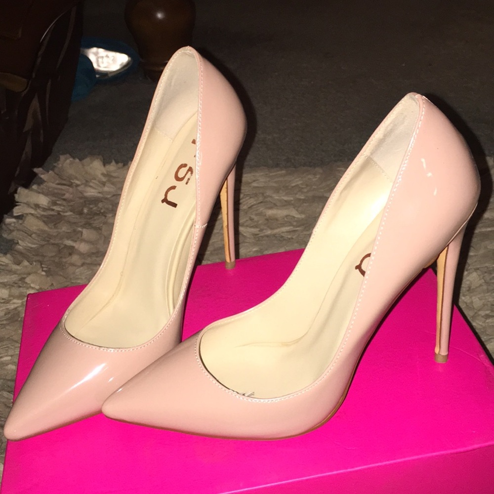 Nude, pointy toed, 6inch stiletto heels - Picture 1 of 2
